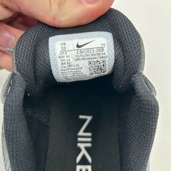 NWT Nike DM0829-008 Black White Swoosh Gum Sole Sneakers US 10 - Picture 7 of 7